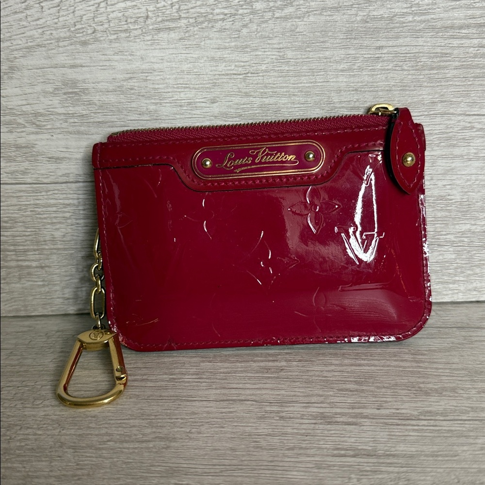 {SOLD}Louis Vuitton Pochette Clés Key in Red Monogram Vernis Patent Leather - Picture 15 of 15